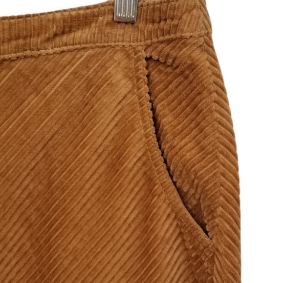H&M Corduroy High Waisted Wide Leg Flare Shorts - Picture 4 of 10